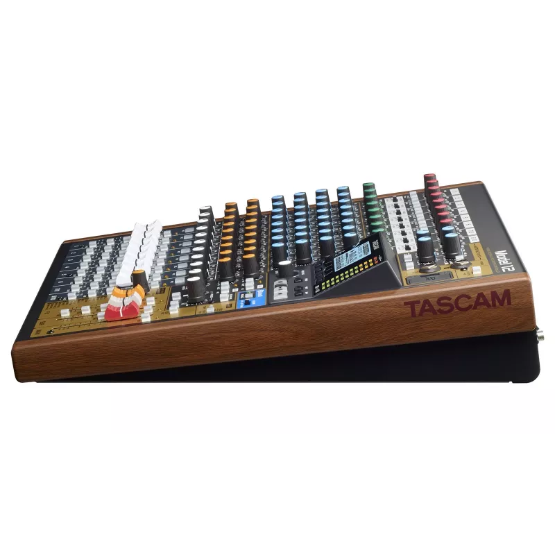 Tascam Model 12 10 kanālu mikseris ar 12 celiņu ierakstītāju, 20–20000 Hz, melns/koks