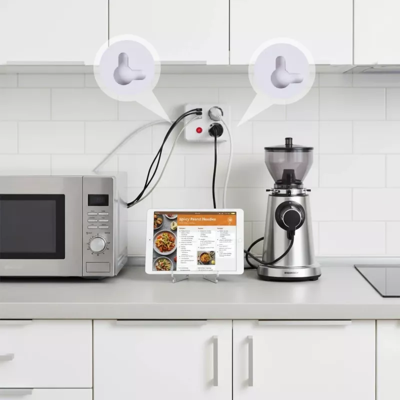 Strāvas sloksne MACLEAN MCE388 W — 2 kontaktligzdas, 3×USB, 110–240V, 2500W, 3 m vads, balta
