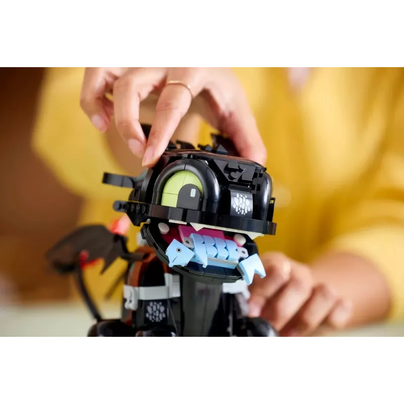LEGO ICONS 10375 Kā pieradināt pūķi: Bezzobains