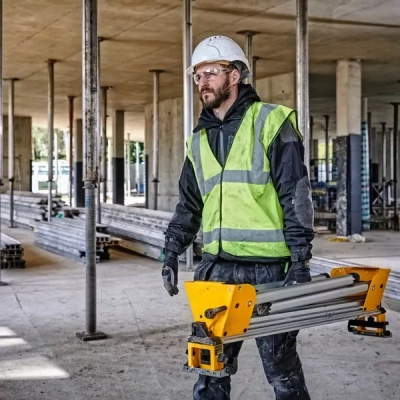 Statīvs ripzāģim DeWalt DE7033 — alumīnija saliekams, 4 kājas, izvēršams līdz 2,5 m, ietilpība 227 kg, 16 kg