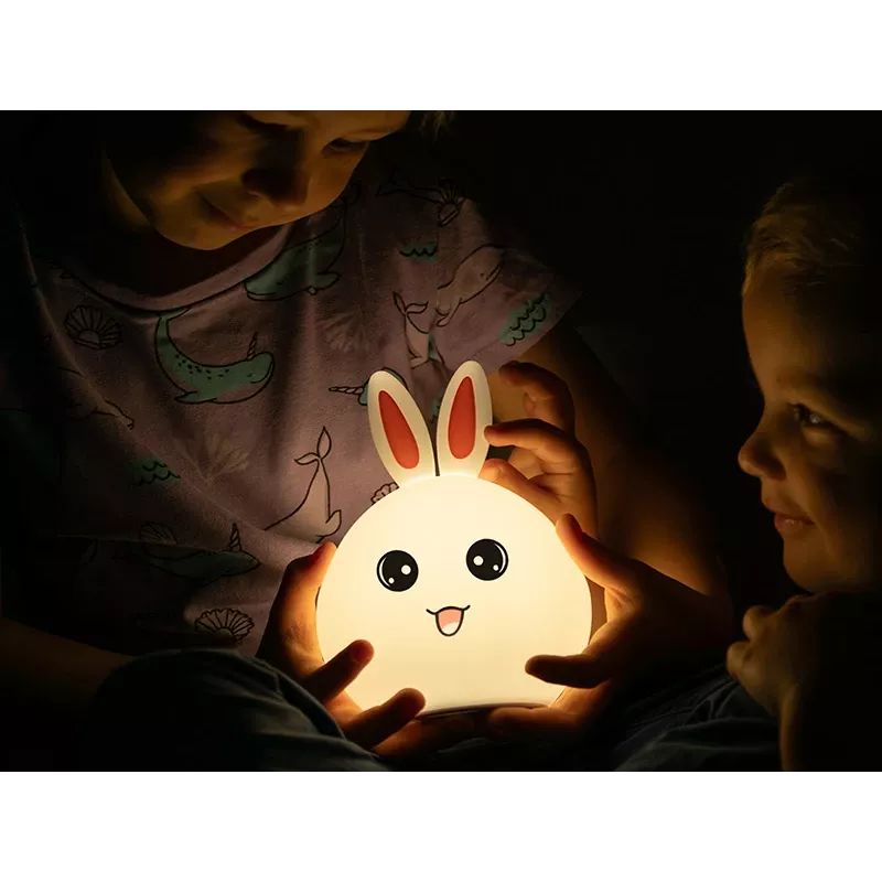Tracer Bunny balta nakts lampiņa