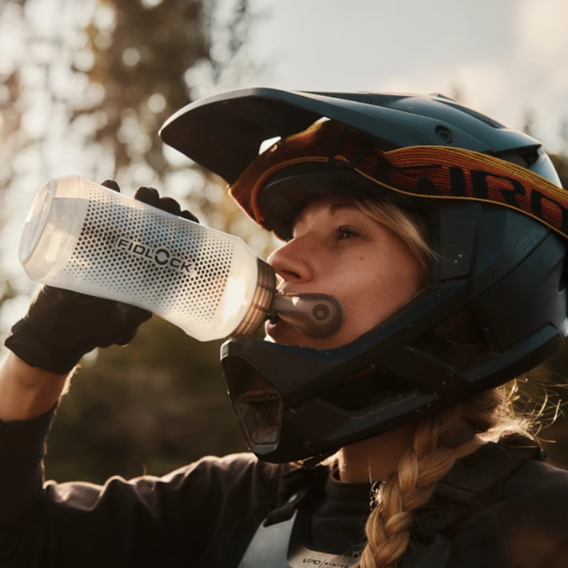 Fidlock Twist Bottle 750 Compact + Bike Base caurspīdīgs melns