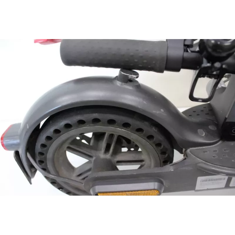 Izpārdošana. Xiaomi Mi Electric Scooter Pro 2 (Melns) | 600 W | 25 km/h | 3 mēneši | Melns | LIETOTS, SASKRAPĒTS, NETĪRS, MAZA PLESA AIZMUGURĒ
