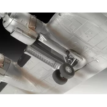 Plastmasas modeļa komplekts REVELL Lockheed L.1049G Super Constellation Lufthansa mēroga modelis