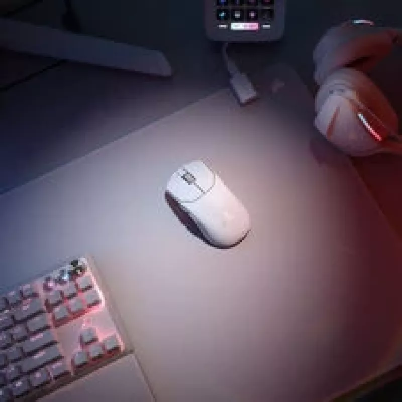 Corsair SABRE v2 PRO īpaši viegla bezvadu pele spēlētājiem, balta