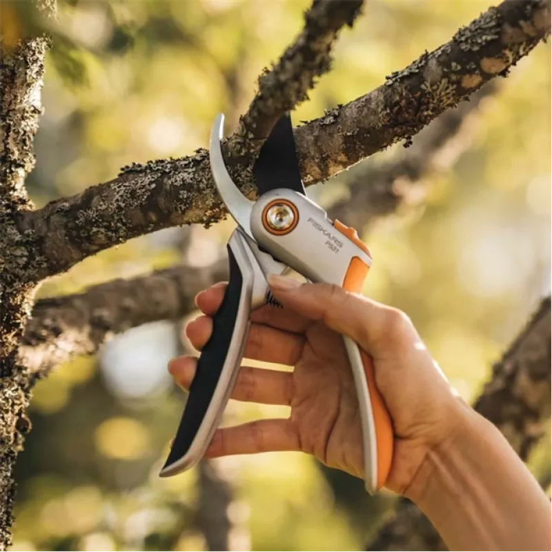 Fiskars 1057168 Plus Metāla dārza šķēres Bypass (1057168)