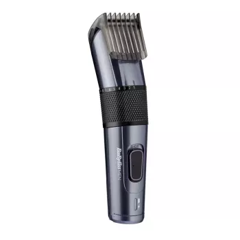 Matu griezējs BABYLISS E976E — bezvadu uzlādējams, 26 garuma soļi, 0,5 mm–25 mm, 40 mm asmens, titāna/nerūsējošā tērauda asmeņi, 60 min darbības laiks