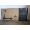IZPĀRDOŠANA. Xiaomi Electric Scooter 4 EU | DEMO, SKRĀPĒTS, TRŪKST SKRŪVJU | 300 W | 25 km/h | 10 collas | 6 mēneši | Melns