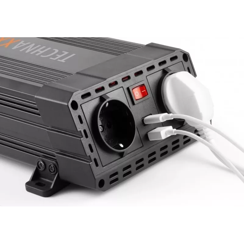 Technaxx TE19 sprieguma pārveidotājs automašīnai, 600 W, melns
