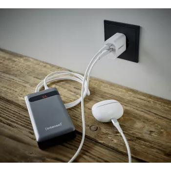 Iekštelpu lādētājs Intenso POWER ADAPTER USB-A/USB-C 7803012 Ātrā uzlāde 20V