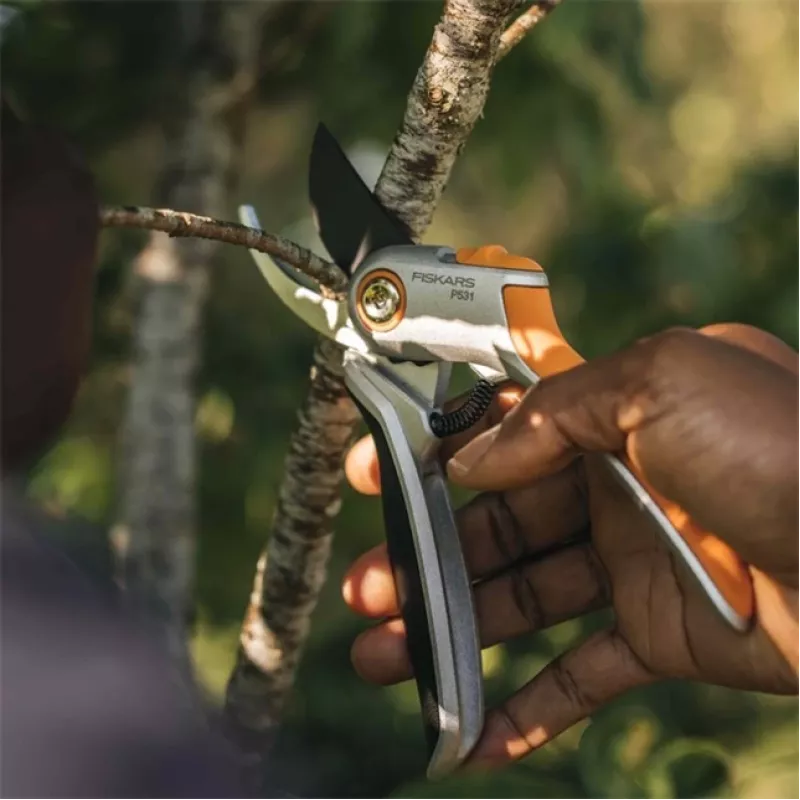 Fiskars 1057168 Plus Metāla dārza šķēres Bypass (1057168)