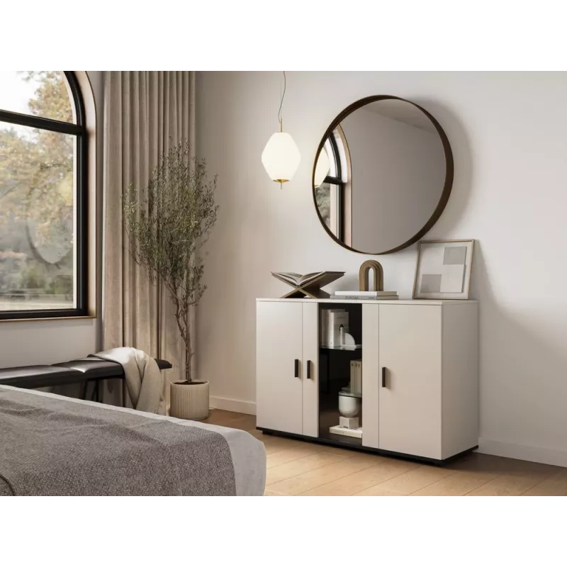 Kumode Cama Meble SOHO 120×41×80 cm — smilškrāsas fasādes, melns rāmis