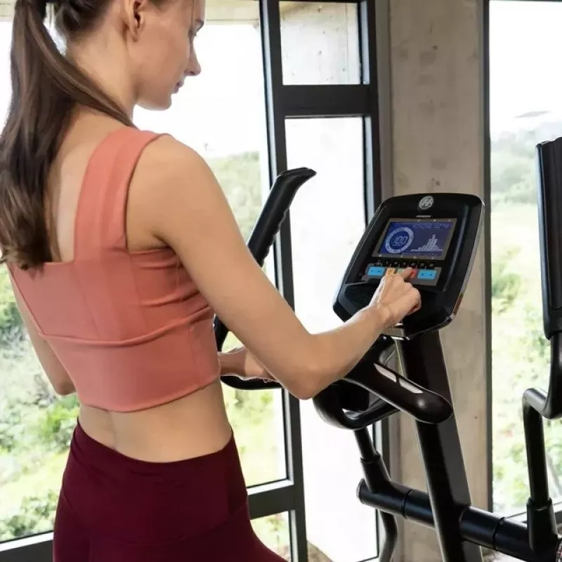 Eliptiskais orbitreks Horizon Fitness Andes 7.1 — 30 pretestības līmeņi, 14 programmas, 50.8 cm solis, max lietotājs 136 kg