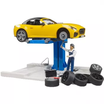 BRUDER Autoservisa centrs bworld 62112 ar Roadster rotaļu komplektu, papildu figūrām un darbnīcas elementiem