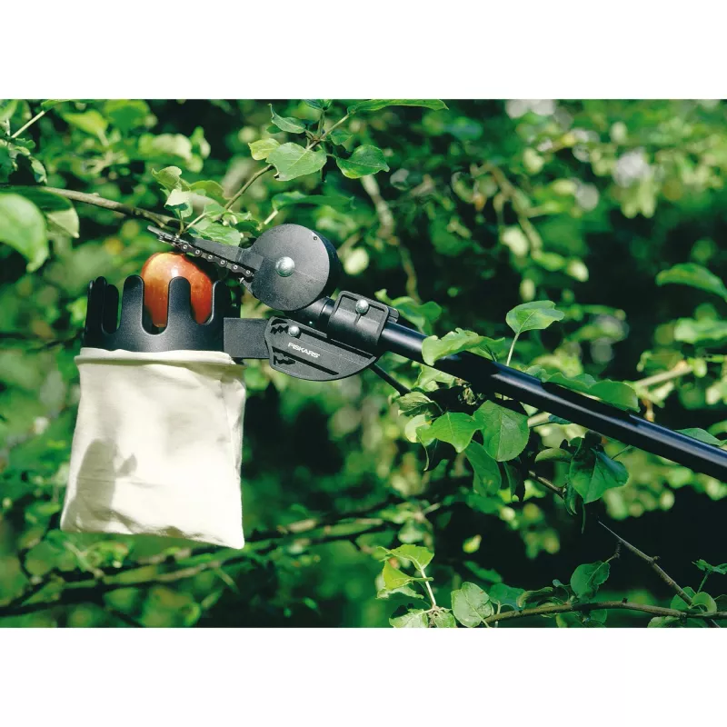 Fiskars Augļu lasītājs, garums 290 mm, melns/balts, stiklašķiedras pastiprināta plastmasa un kokvilna (110970)