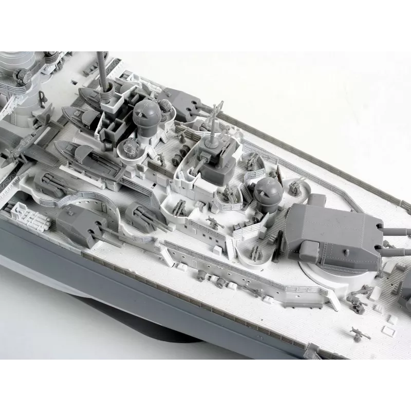 Plastmasas modeļkuģis REVELL Tirpitz 1:350 mērogs