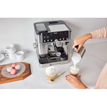 Kafijas automāts Ninja ES701EU — daļēji automātisks, iebūvēta dzirnaviņa, 2 L ūdens tvertne, 1650 W, 25 malšanas pakāpes, piena tvertne, 14 bar sūknis