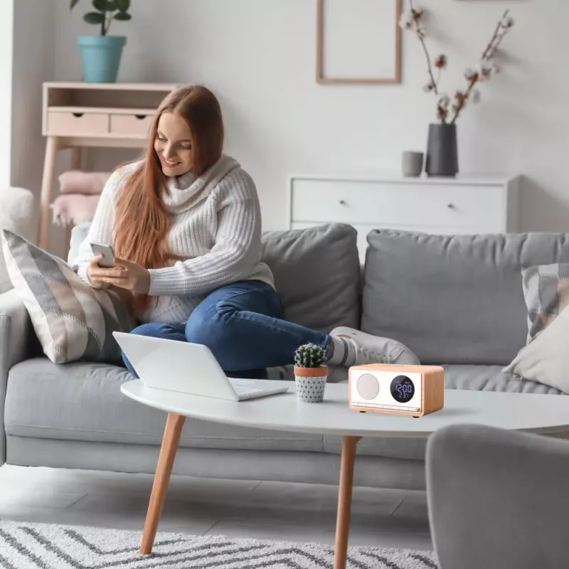 MANTA RDI912W Rimini modinātājpulkstenis ar Bluetooth un bezvadu uzlādi, balts
