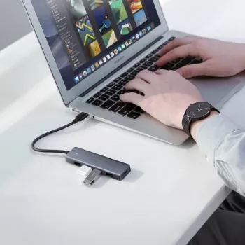 Ugreen 4-in-1 USB-C centrmezgls uz 4× USB 3.0 + USB-C, pelēks