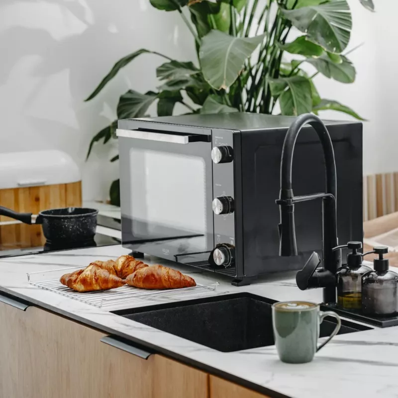 Elektriskā cepeškrāsns Adler AD 6028 — 60 L, 2000 W, brīvi stāvoša, rotējošas vadības, rotisserie, max 230°C, melna