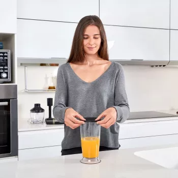 Rokas blenderis Black & Decker BXHBA1500E — 1500 W, nerūsējošā tērauda kāts, 20 ātrumi, kapājamais trauks, putotājs, pulsācija