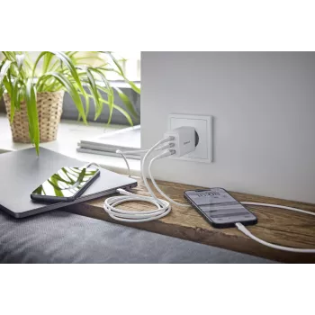 Strāvas adapteris 1XUSB-A/2XUSB-C/7806512 Intenso