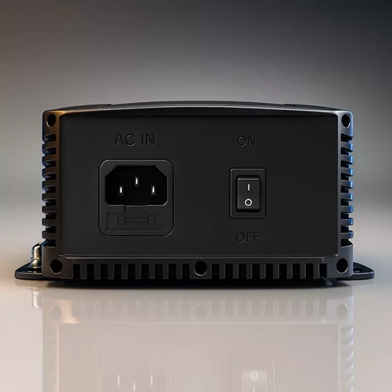 Qoltec 51952 viedais Monolith akumulatoru lādētājs LiFePO4/AGM/GEL/SLA, 10 A, 24 V