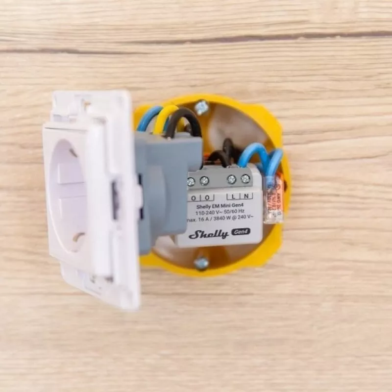 Shelly Relay EM Mini Gen4 1-kanāla viedais relejs ar enerģijas mērītāju, Wi‑Fi Matter Zigbee Bluetooth, 8A, 110–240V