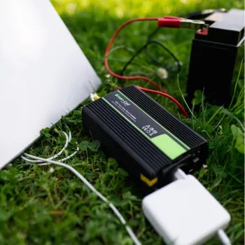 Green Cell INV12 3000 W invertors 12 V uz 230 V, 50 Hz, 1 USB, aktīvā dzesēšana, melns