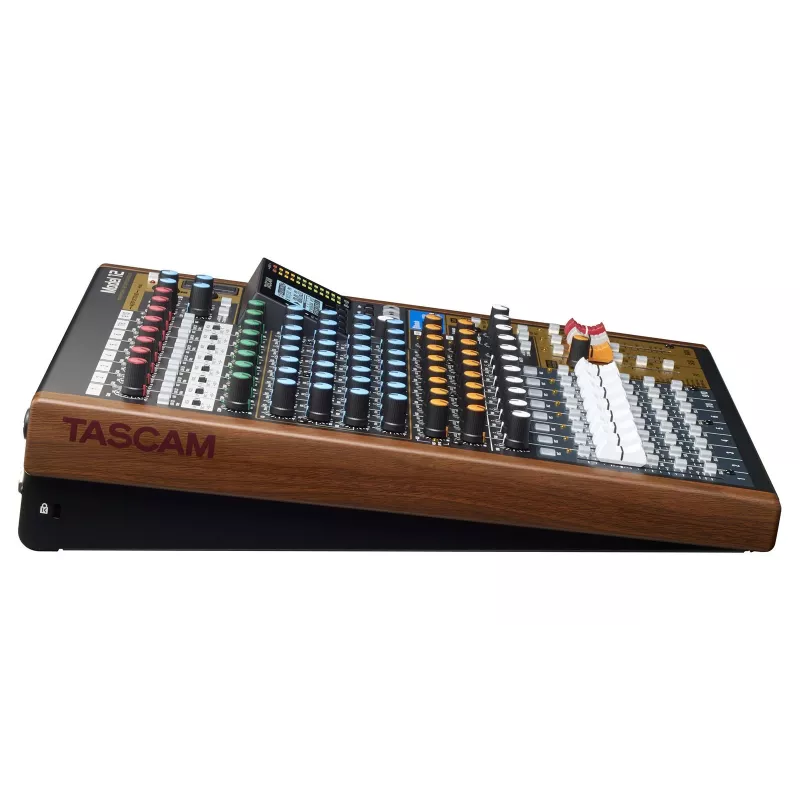 Tascam Model 12 10 kanālu mikseris ar 12 celiņu ierakstītāju, 20–20000 Hz, melns/koks
