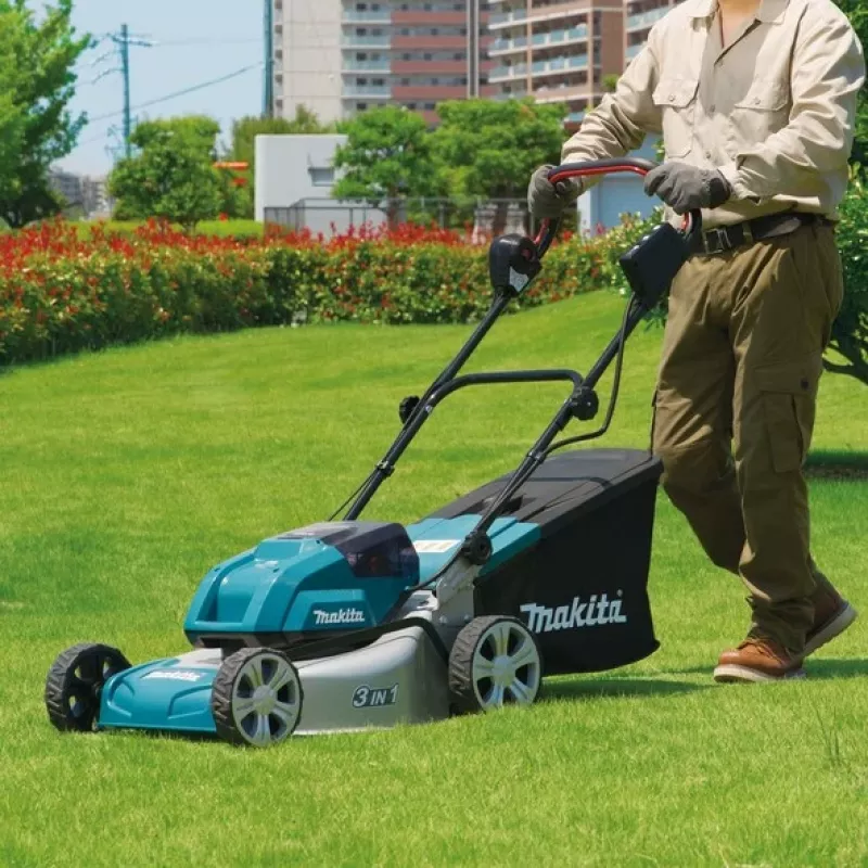 Bezvadu zāles pļāvējs Makita DLM460Z (bez akumulatora un lādētāja) Melns, Zils