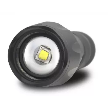 Lukturītis everActive FL600 — 600 lm, 10 W, alumīnija korpuss, IPX4, 130 mm, 3×AAA, sarkans