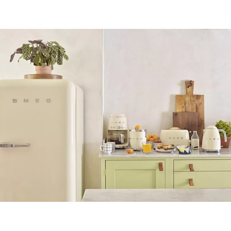 Elektriskā tējkanna Smeg 1.7L 2400W Krēmkrāsas