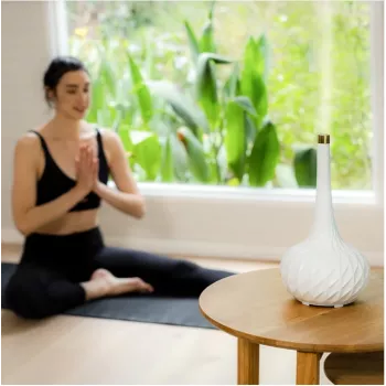 Aromas difuzors HoMedics ARM-508WT ar 7 krāsu LED gaismu un 4 taimera režīmiem