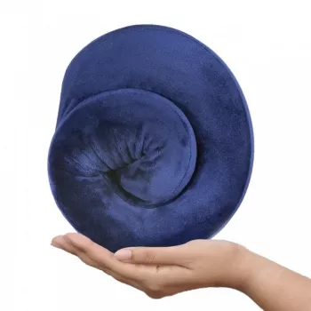 Ceļojuma kakla spilvens Qmed DRQE3J1CDXUXP — kontūrveida ergonomisks PU putas, 240×230×125 mm, blīvums 45 kg/m³, granāts