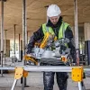 Statīvs ripzāģim DeWalt DE7033 — alumīnija saliekams, 4 kājas, izvēršams līdz 2,5 m, ietilpība 227 kg, 16 kg