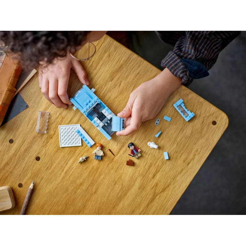 LEGO Harijs Poters Lidojošais Ford Anglia Auto Rotaļlieta Bērniem No 7 Gadiem Ar Ronu Vīzliju un Hedvigu