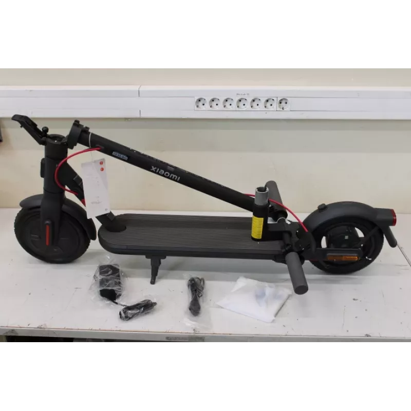 SALE OUT. Xiaomi Electric Scooter 4 Lite EU | 300 W | 25 km/h | 8.5 collas | 3 mēneši | Melns | LIETOTS, BOJĀTS IEPAKOJUMS, TRŪKST: LĀDĒTĀJS UN SEŠSTŪRA ATSLĒGA