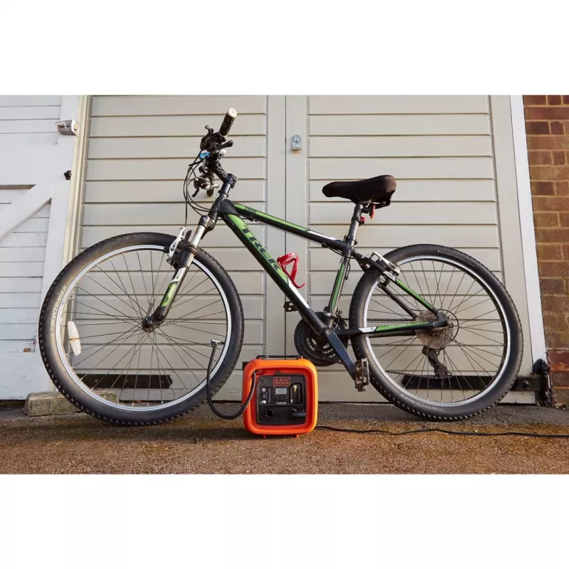 Black & Decker ASI400-XJ gaisa kompresors 160 l/min