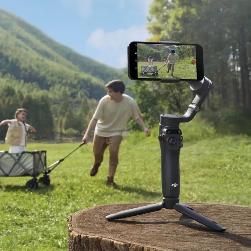 DJI Osmo Mobile 6 melns rokas kameras stabilizators ar motoriem