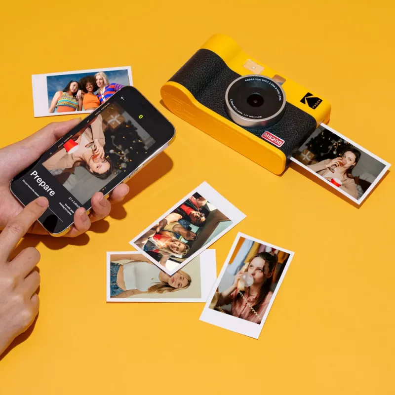 Momentānā kamera Kodak Mini Shot 2 Era — portatīvā momentkamera ar iebūvētu printeri, melna