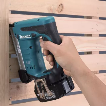Makita DST221Z skavošanas pistole / naglotājs