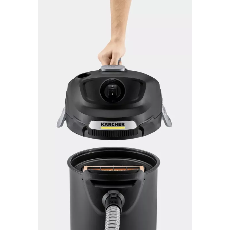 Sausais putekļsūcējs Karcher AD 4 Premium — 17 L, 600 W, bezmaiss, metāla šļūtene, hromēta caurule