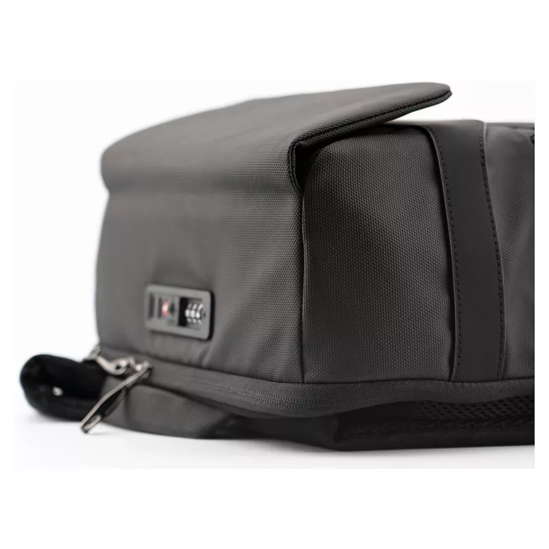 RealPower TravelBag Pro ar TSA magnētisko slēdzeni un 900D pretslīdes materiālu