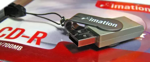 Ārējais SSD vai USB zibatmiņa: kuru pārnēsājamo datu nesēju izvēlēties?