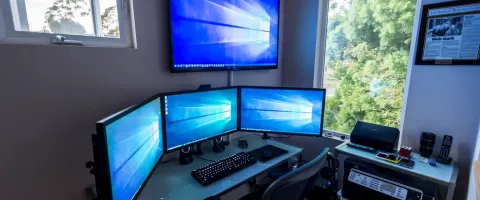 Monitoru kronšteini un stiprinājumi: kā iekārtot ergonomisku darbvietu
