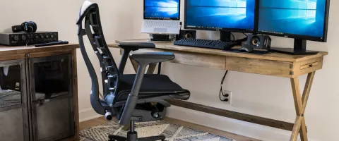USB centrmezgls vai dokstacija: kas nepieciešams tavai darba vietai?