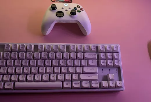 Spēļu kontrolieris datoram: kā pieslēgt Xbox vai PS5 kontrolieri un kuru izvēlēties