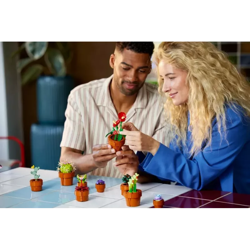 LEGO Icons Mini Plants komplekts 10329 — 9 būvējami mazi augu modeļi, 758 gabali, 18+