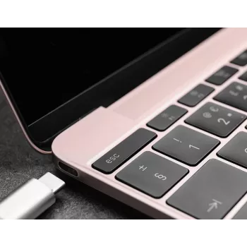 D-Link 5-in-1 USB-C centrmezgls ar Gigabit Ethernet/Barošanas Padevi